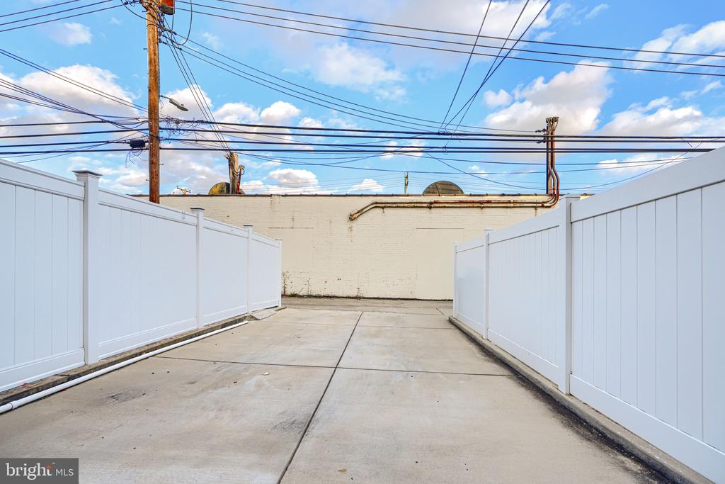 627 GRUNDY STREET