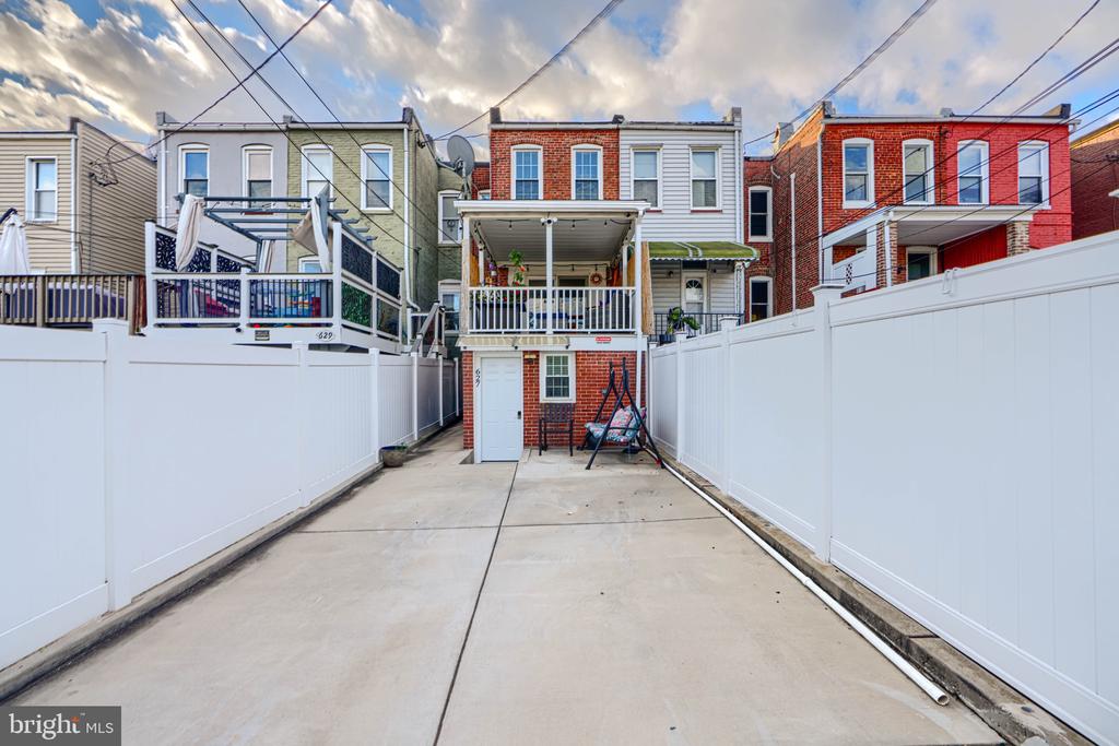 627 GRUNDY STREET