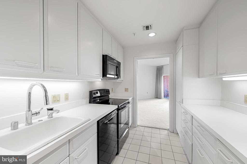 3801 CANTERBURY ROAD 811