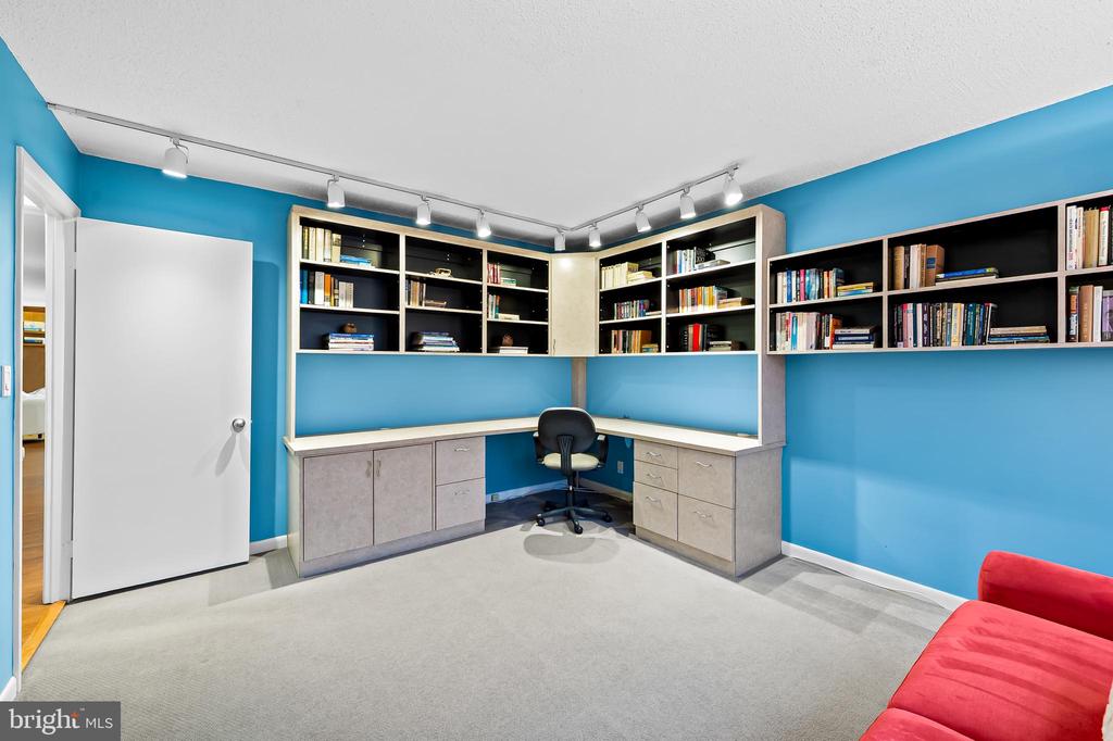 111 HAMLET HILL ROAD 1113