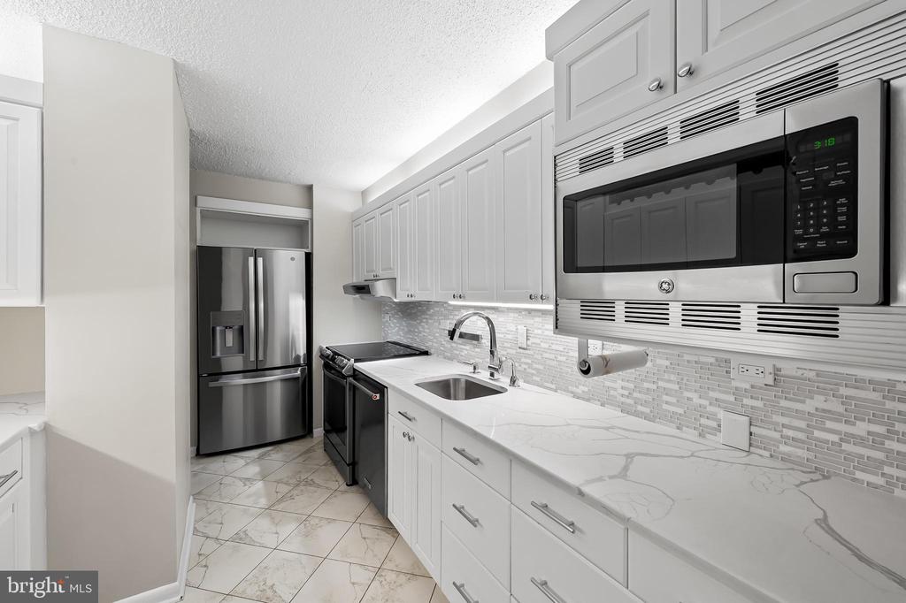 111 HAMLET HILL ROAD 1113
