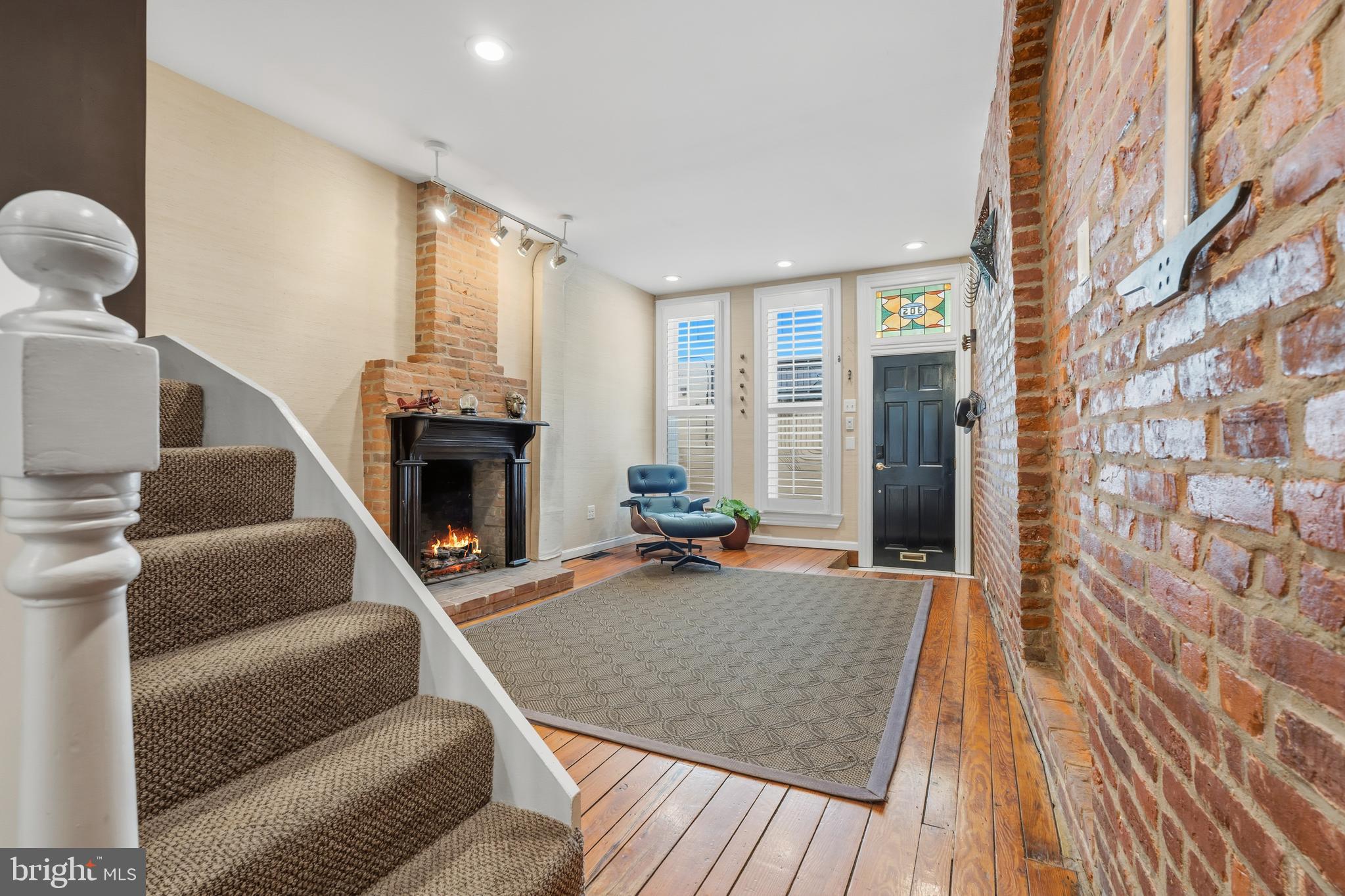 305 E HAMBURG STREET