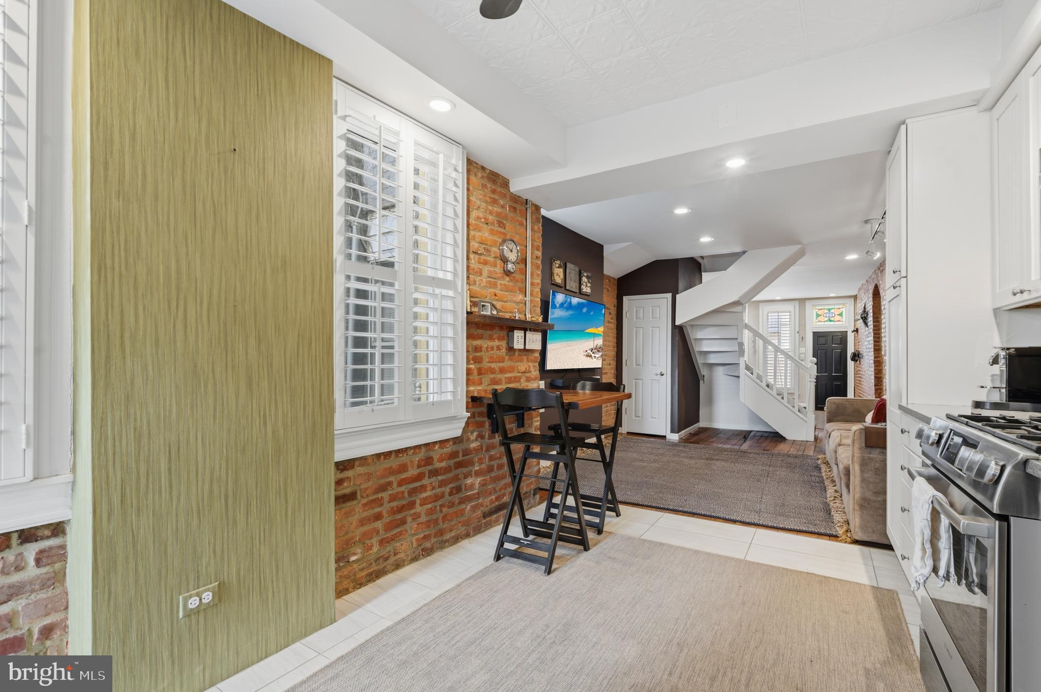 305 E HAMBURG STREET