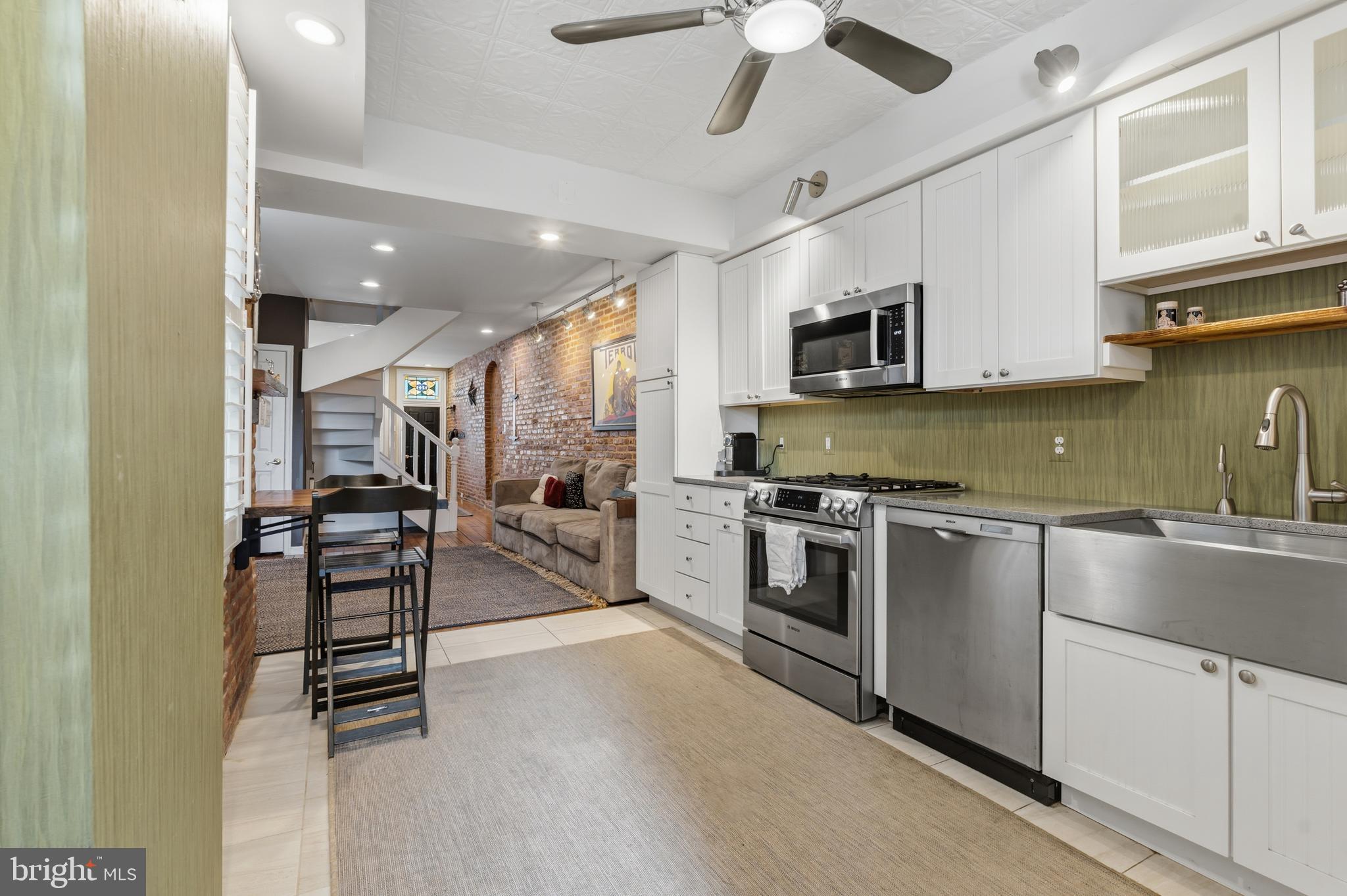 305 E HAMBURG STREET