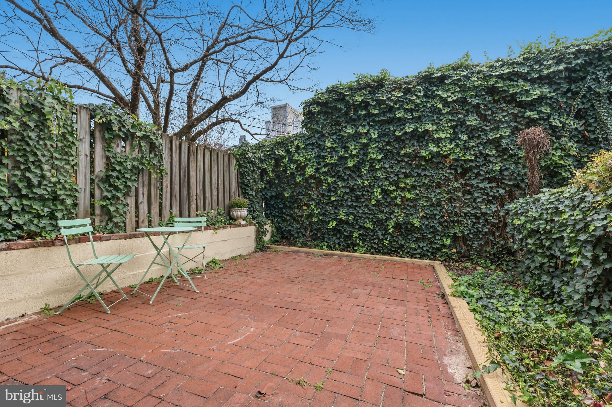 305 E HAMBURG STREET