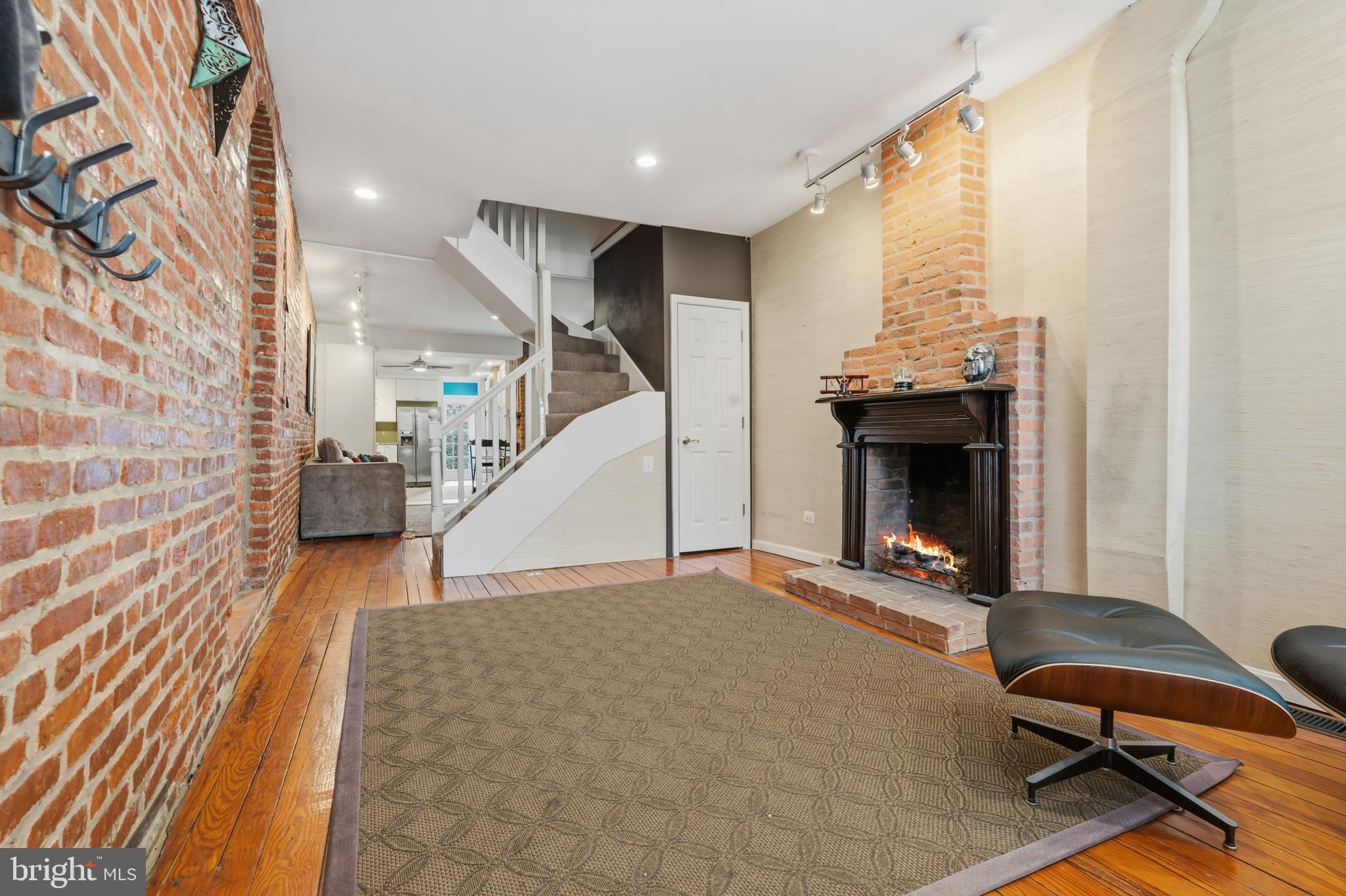 305 E HAMBURG STREET