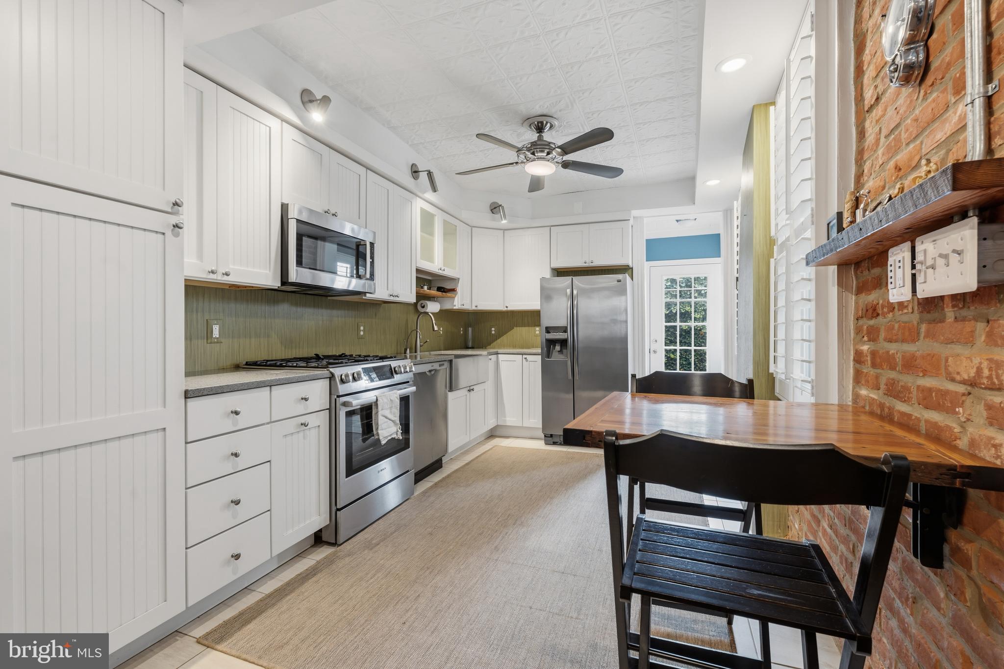 305 E HAMBURG STREET