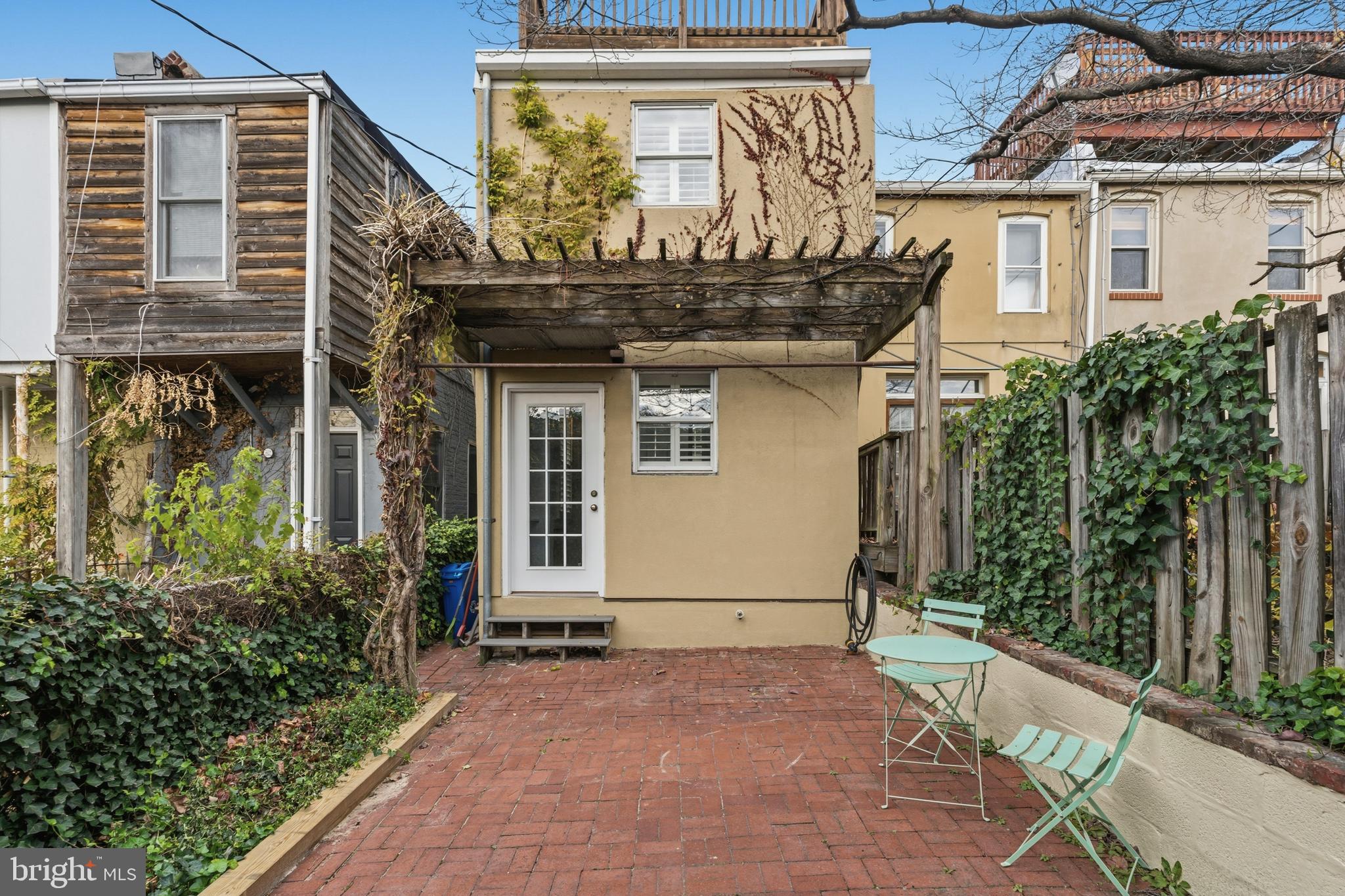 305 E HAMBURG STREET