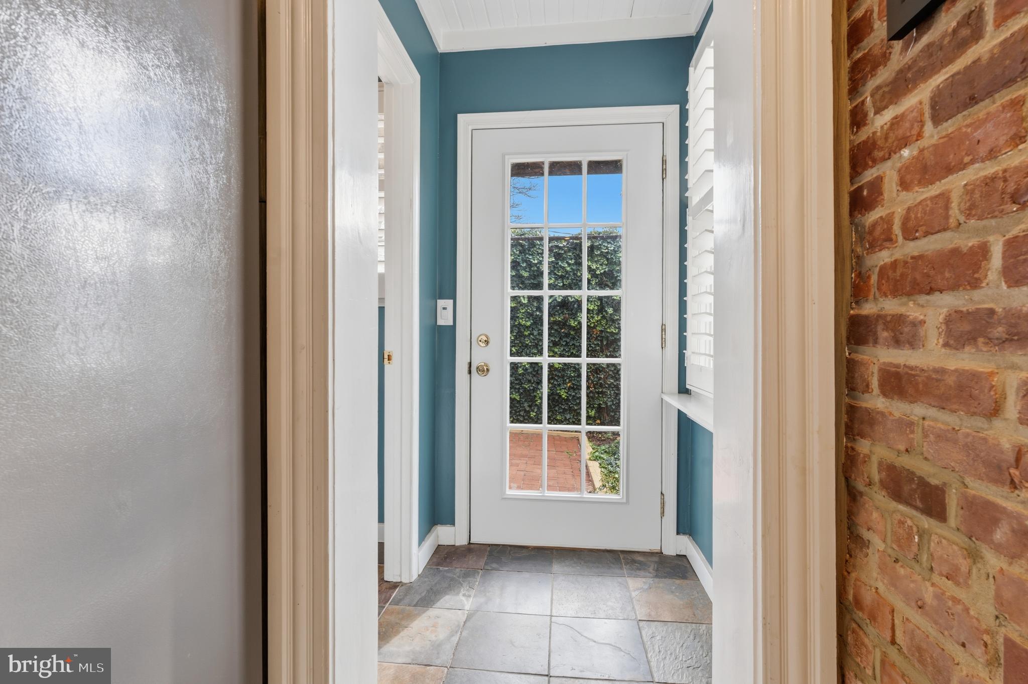 305 E HAMBURG STREET