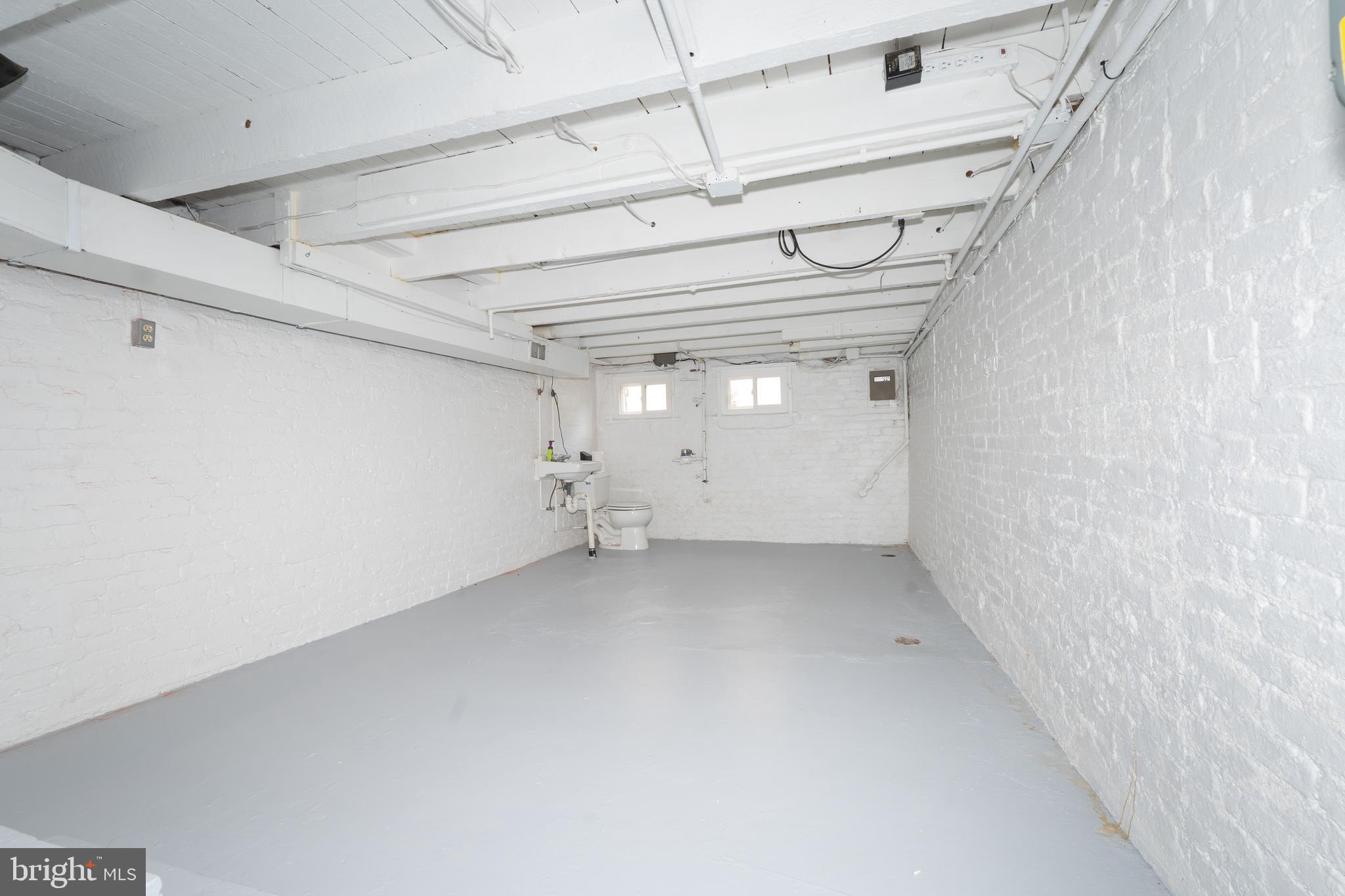 305 E HAMBURG STREET