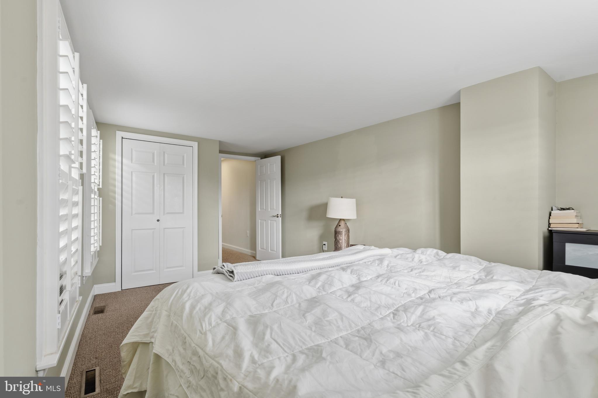 305 E HAMBURG STREET