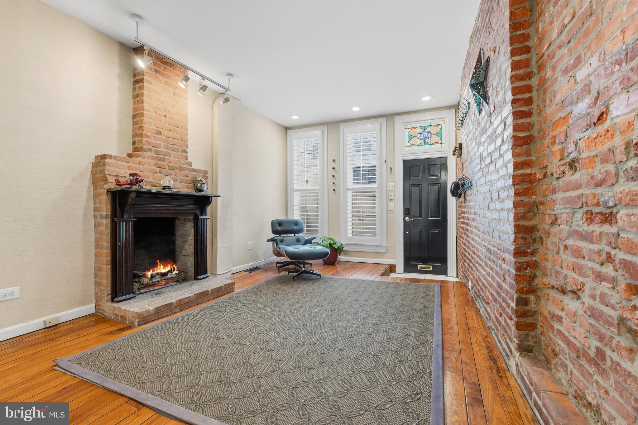 305 E HAMBURG STREET