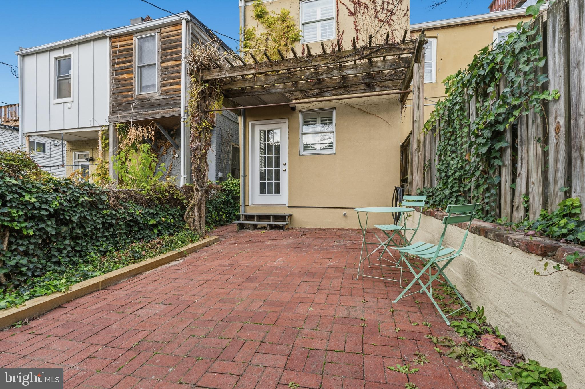 305 E HAMBURG STREET