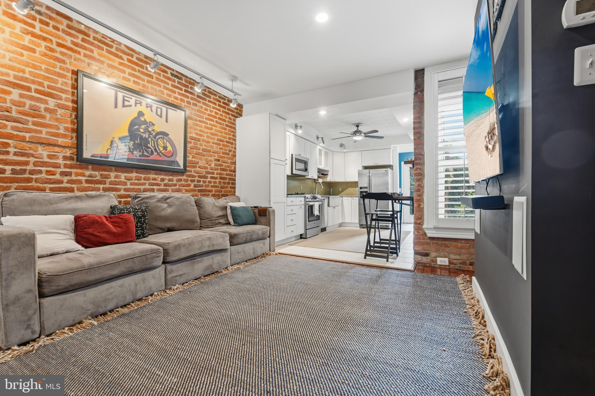 305 E HAMBURG STREET