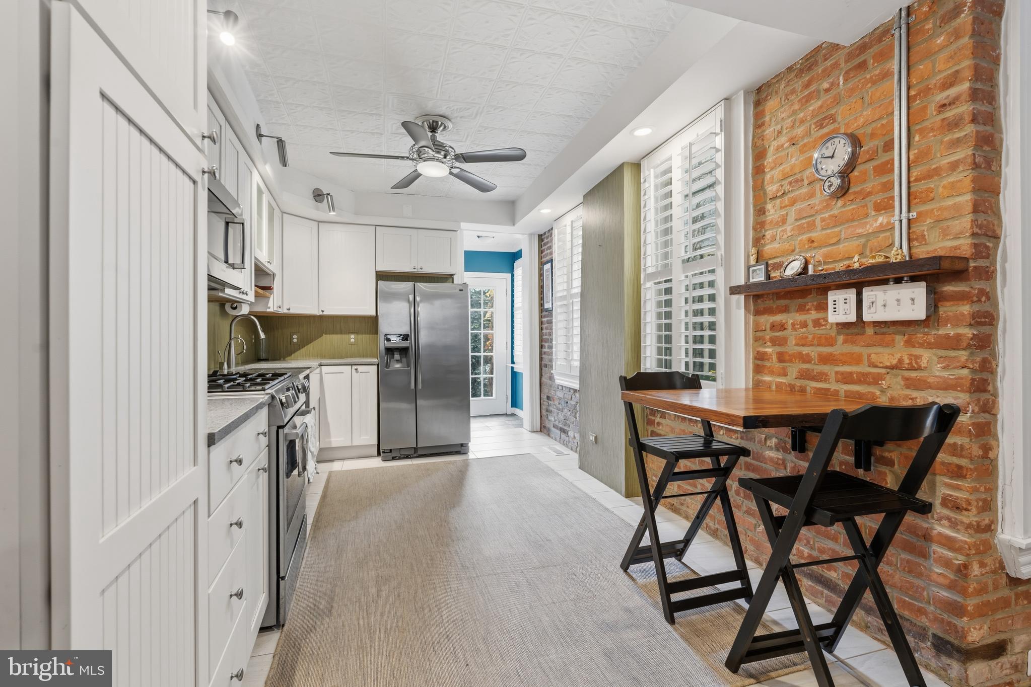 305 E HAMBURG STREET