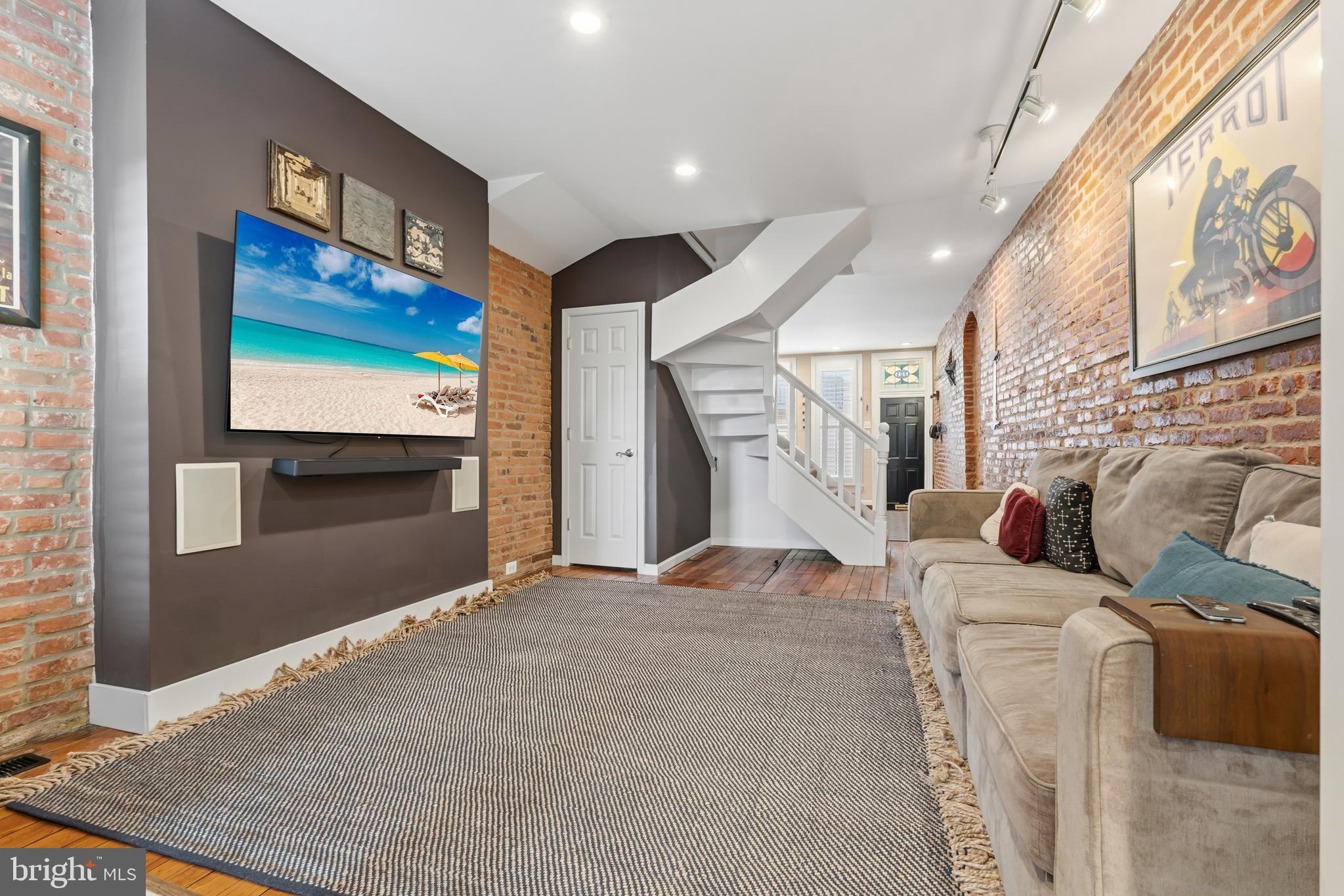 305 E HAMBURG STREET