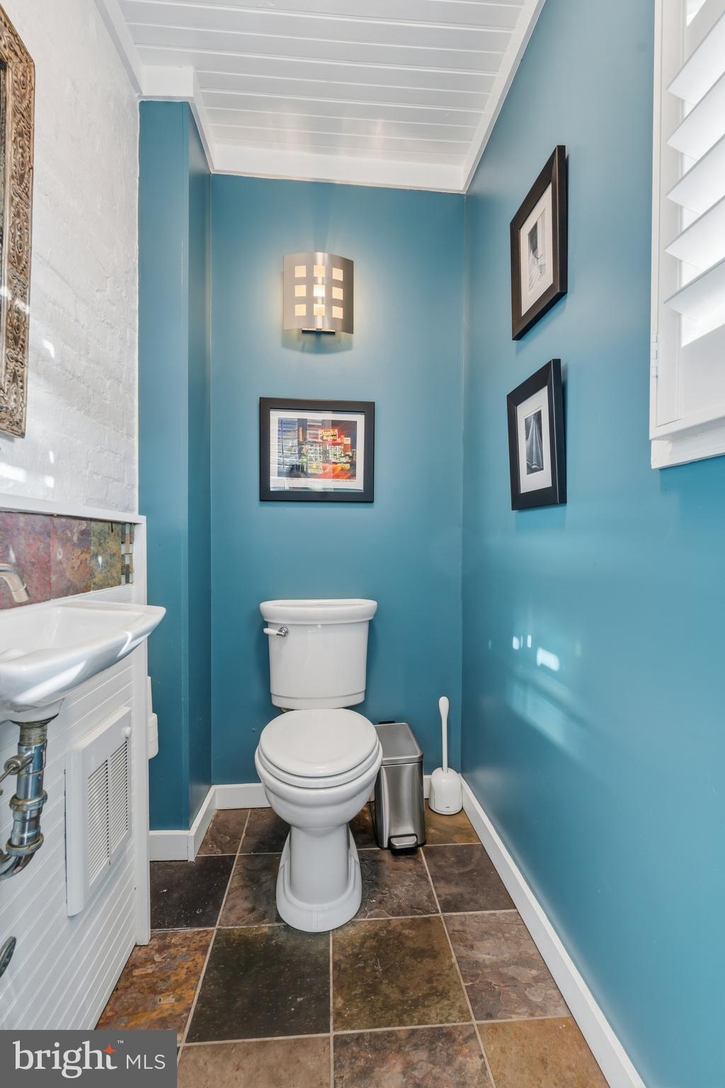 305 E HAMBURG STREET