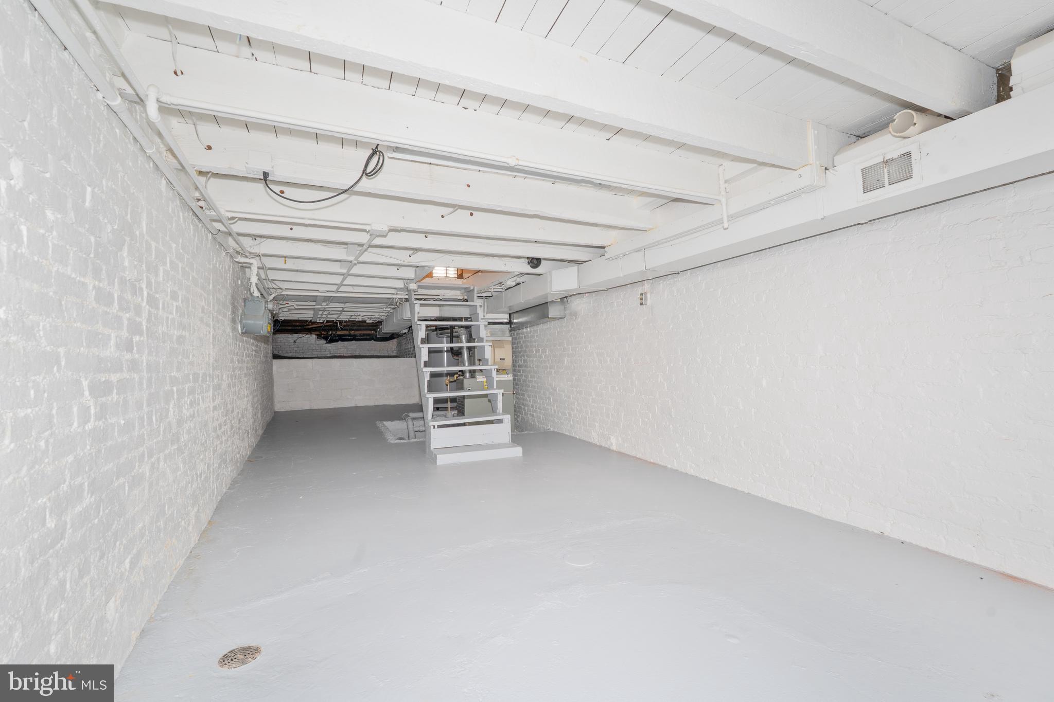 305 E HAMBURG STREET