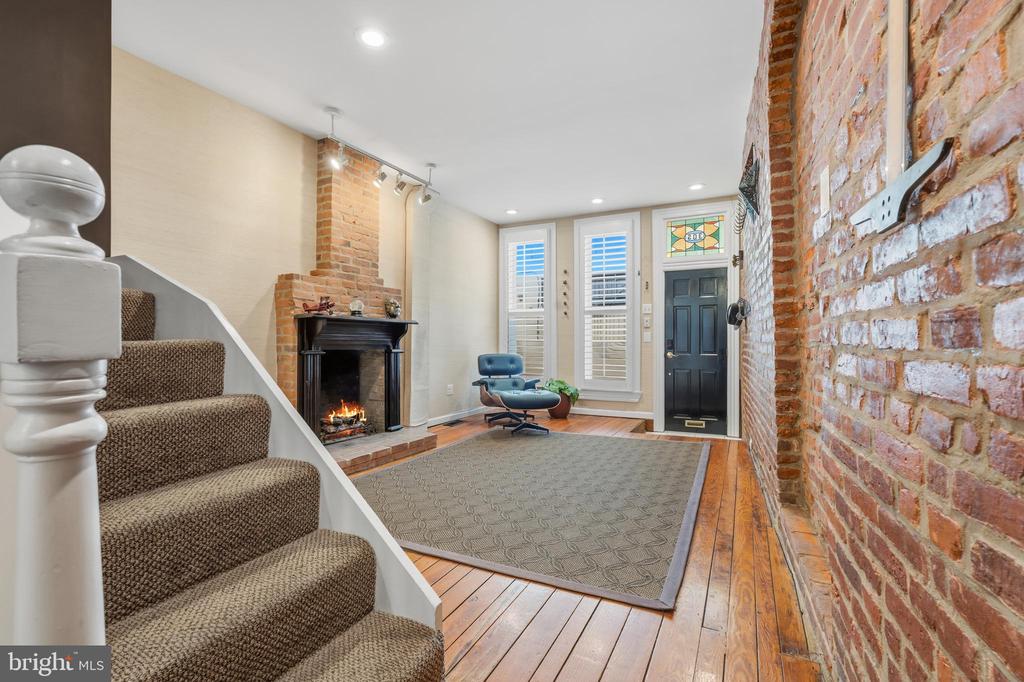 305 E HAMBURG STREET