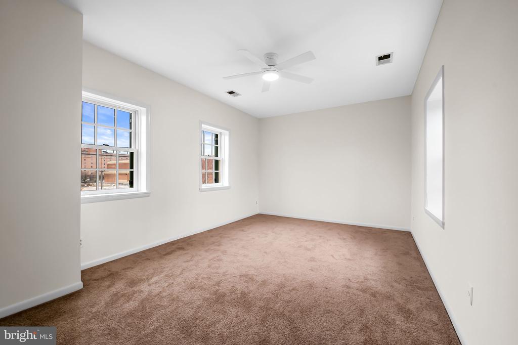137 W LEE STREET