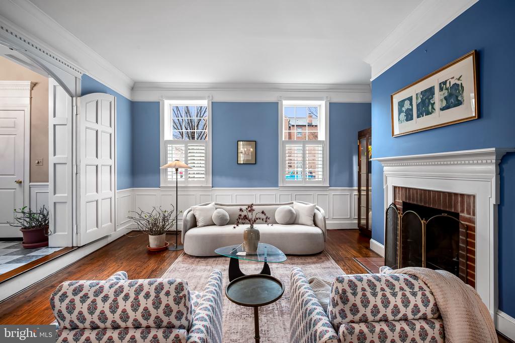 137 W LEE STREET