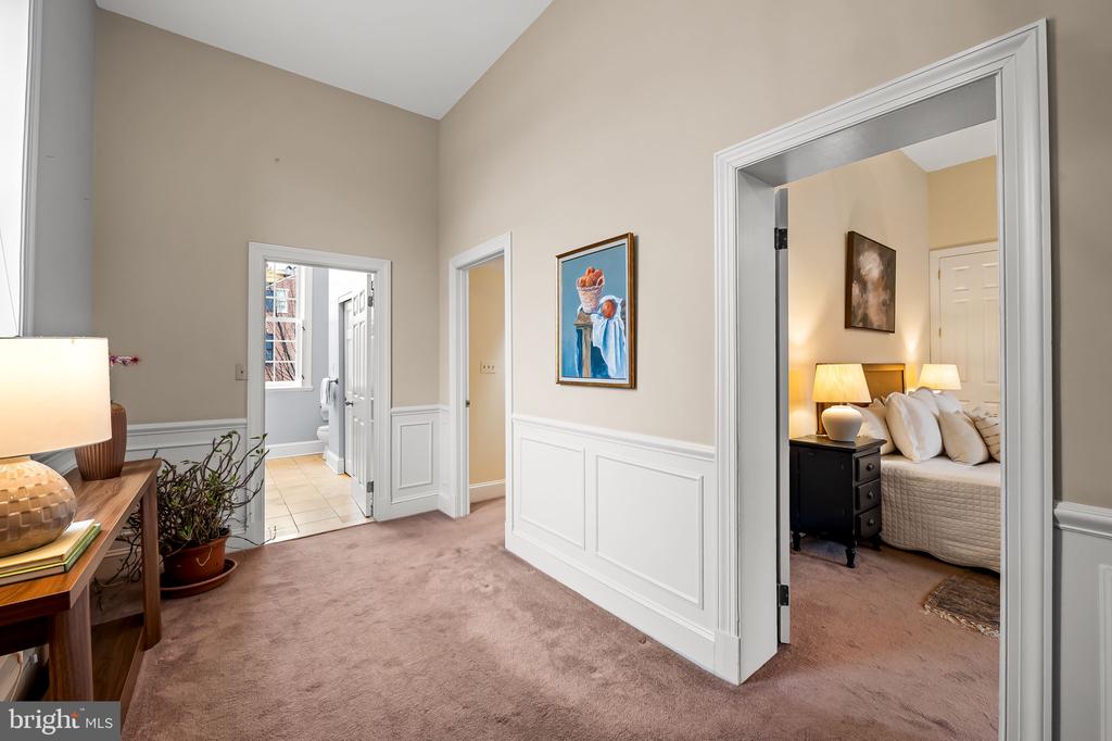 137 W LEE STREET