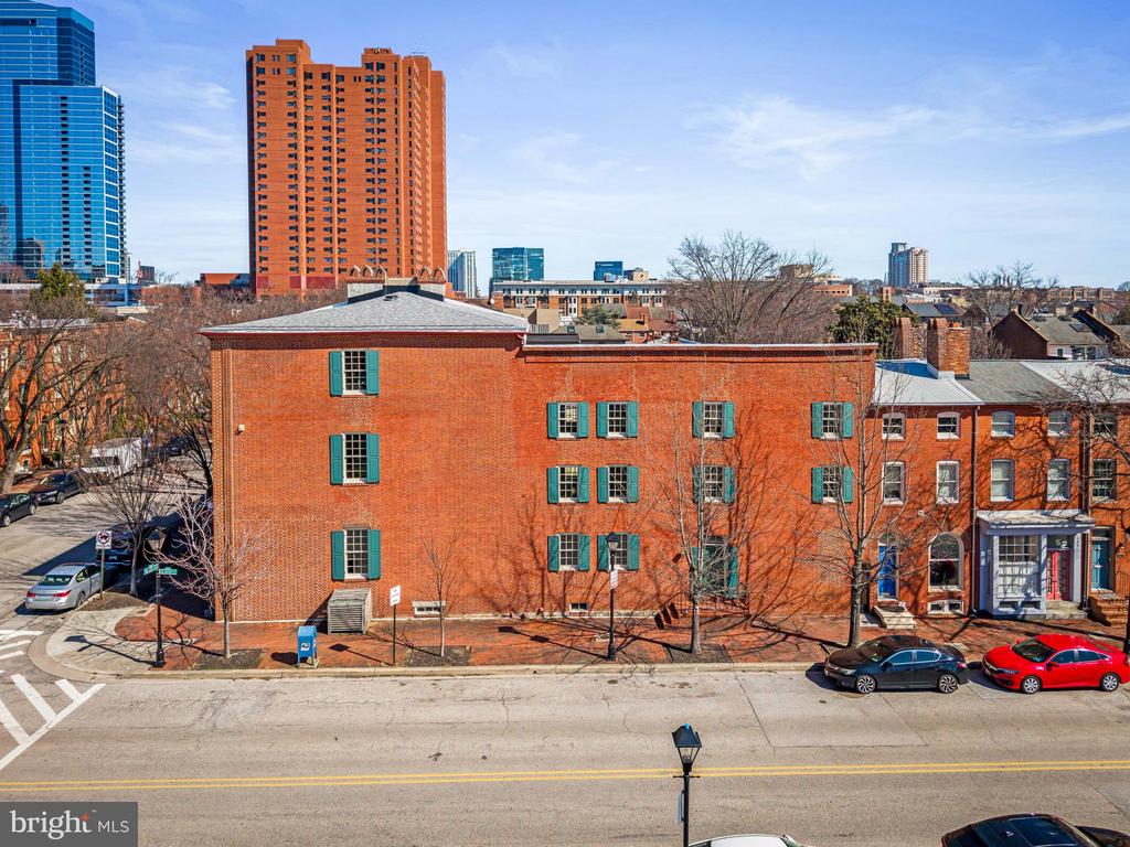 137 W LEE STREET