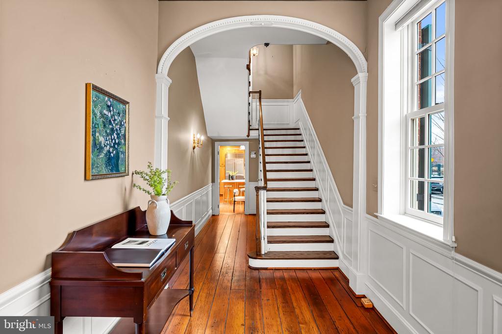137 W LEE STREET