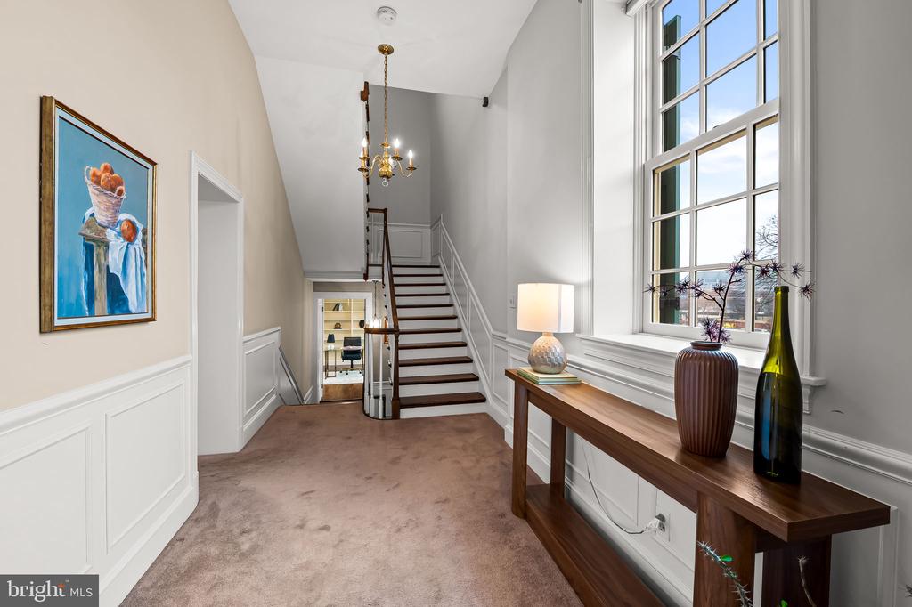 137 W LEE STREET