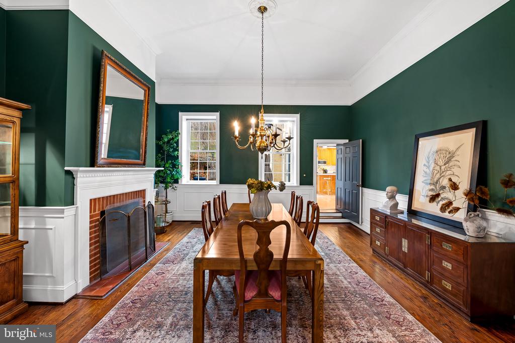 137 W LEE STREET