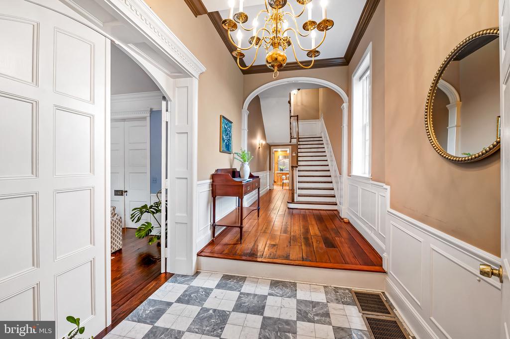 137 W LEE STREET