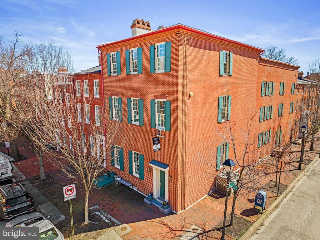 137 W LEE STREET