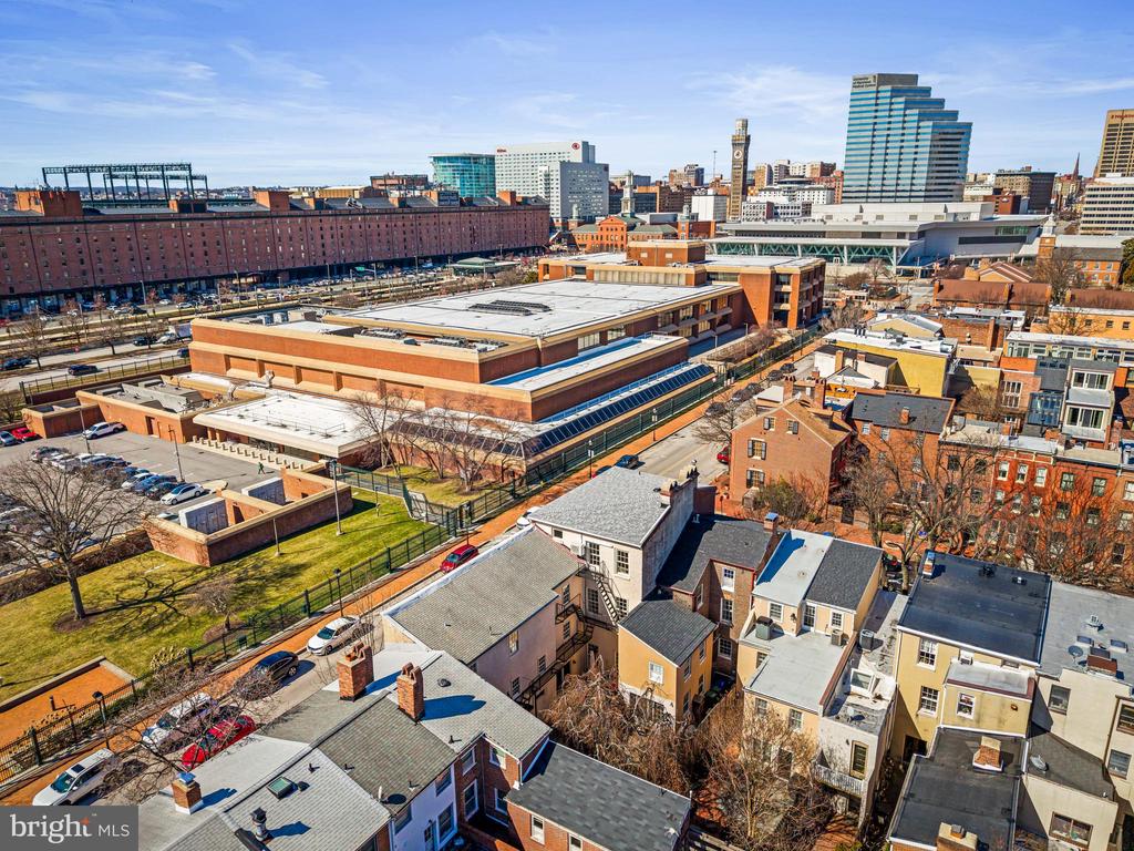 137 W LEE STREET