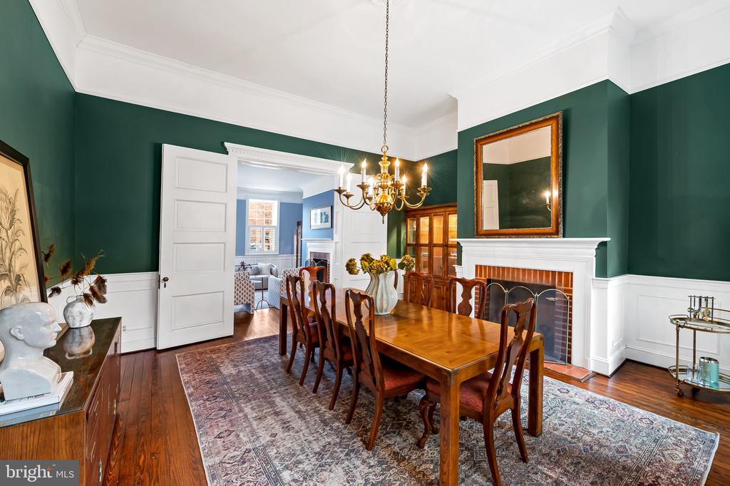 137 W LEE STREET