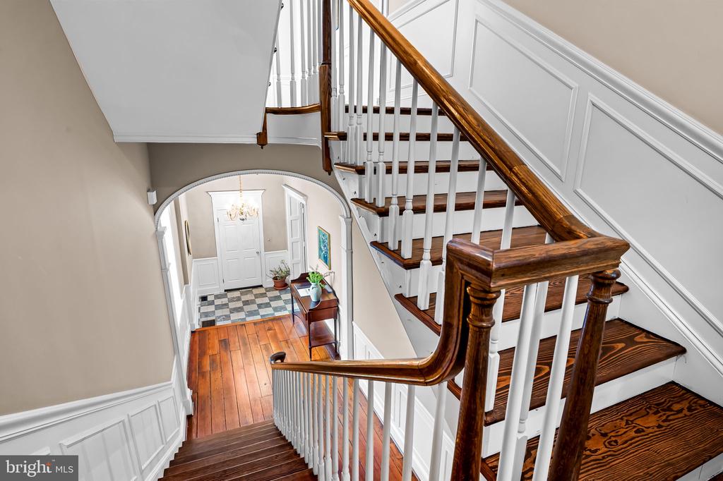 137 W LEE STREET
