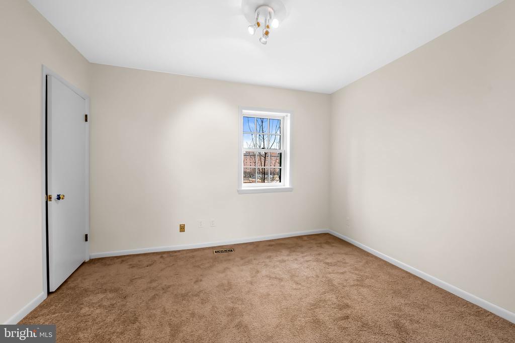 137 W LEE STREET
