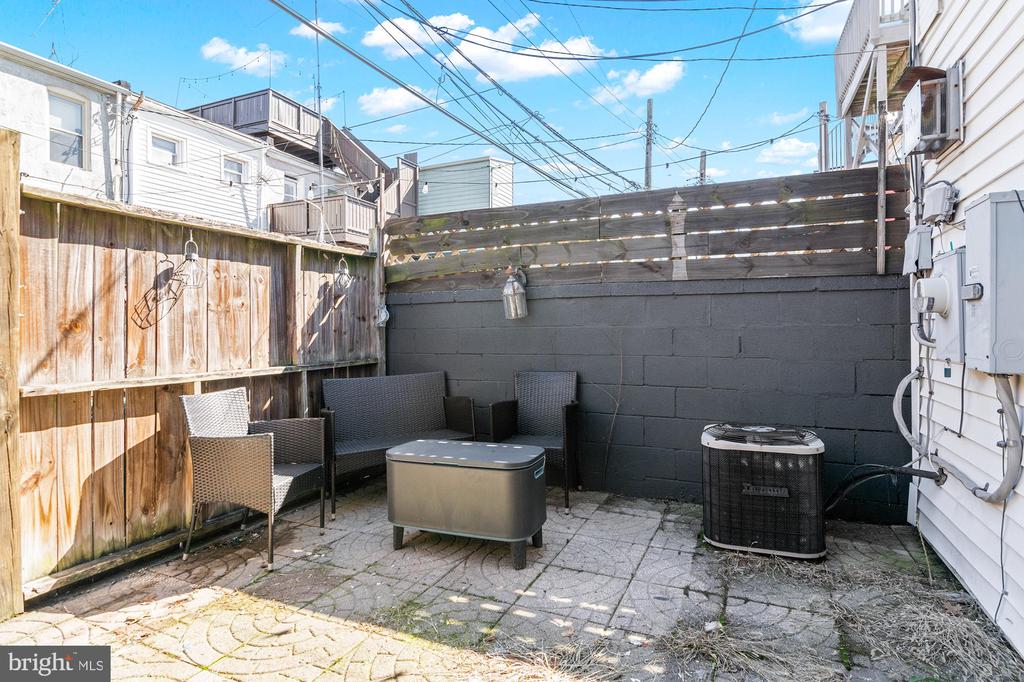 9 LINWOOD AVENUE N