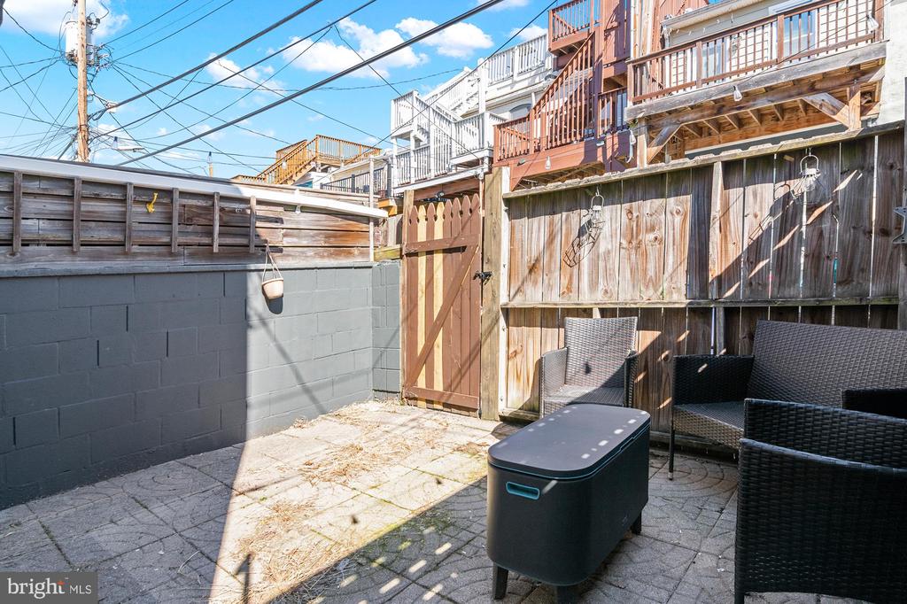 9 LINWOOD AVENUE N