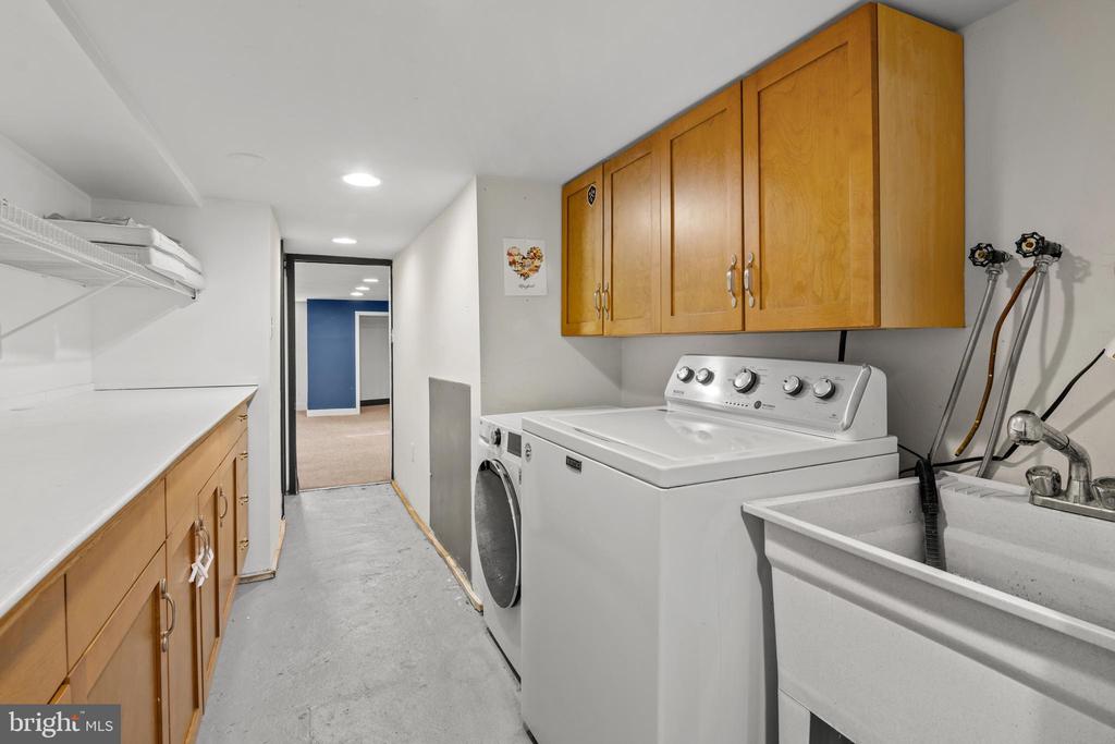 9 LINWOOD AVENUE N