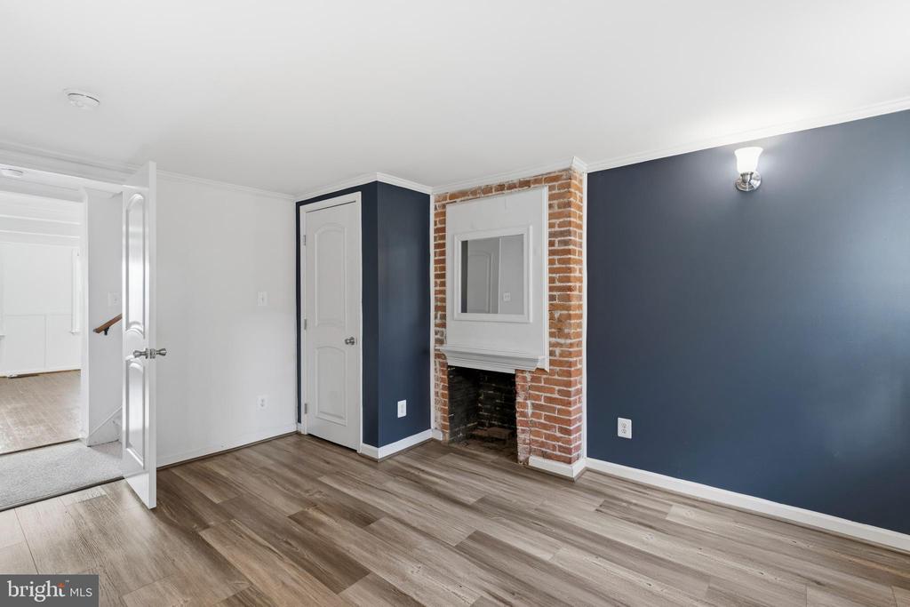 123 W READ STREET
