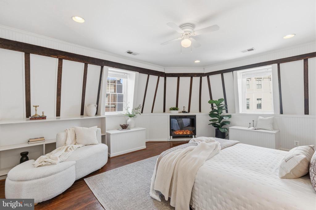 123 W READ STREET