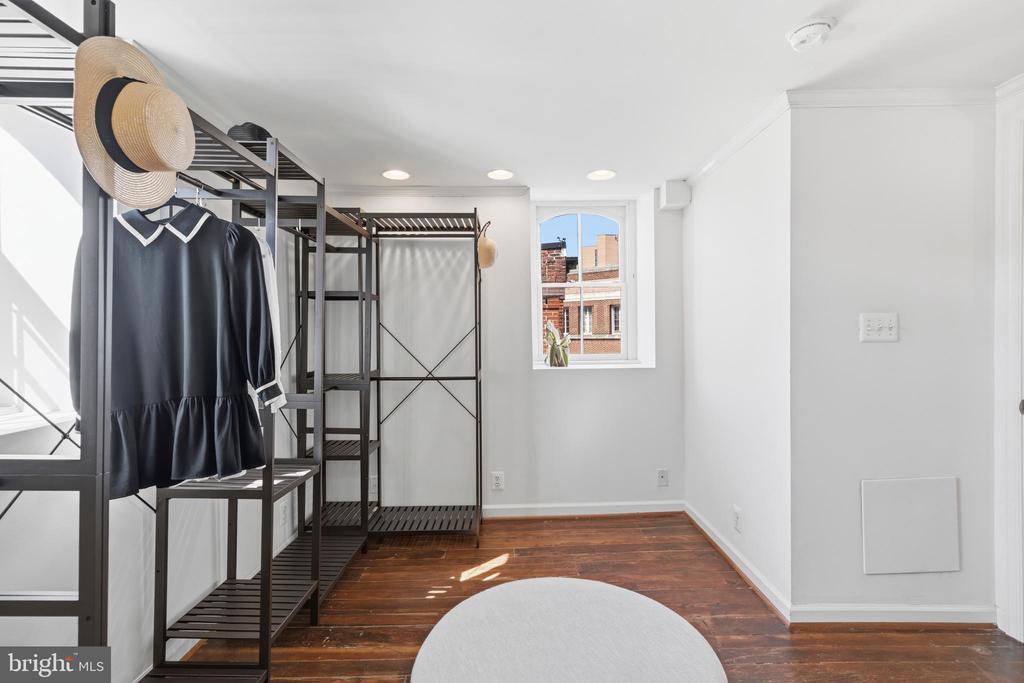 123 W READ STREET