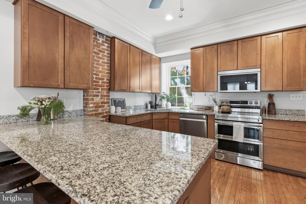 123 W READ STREET