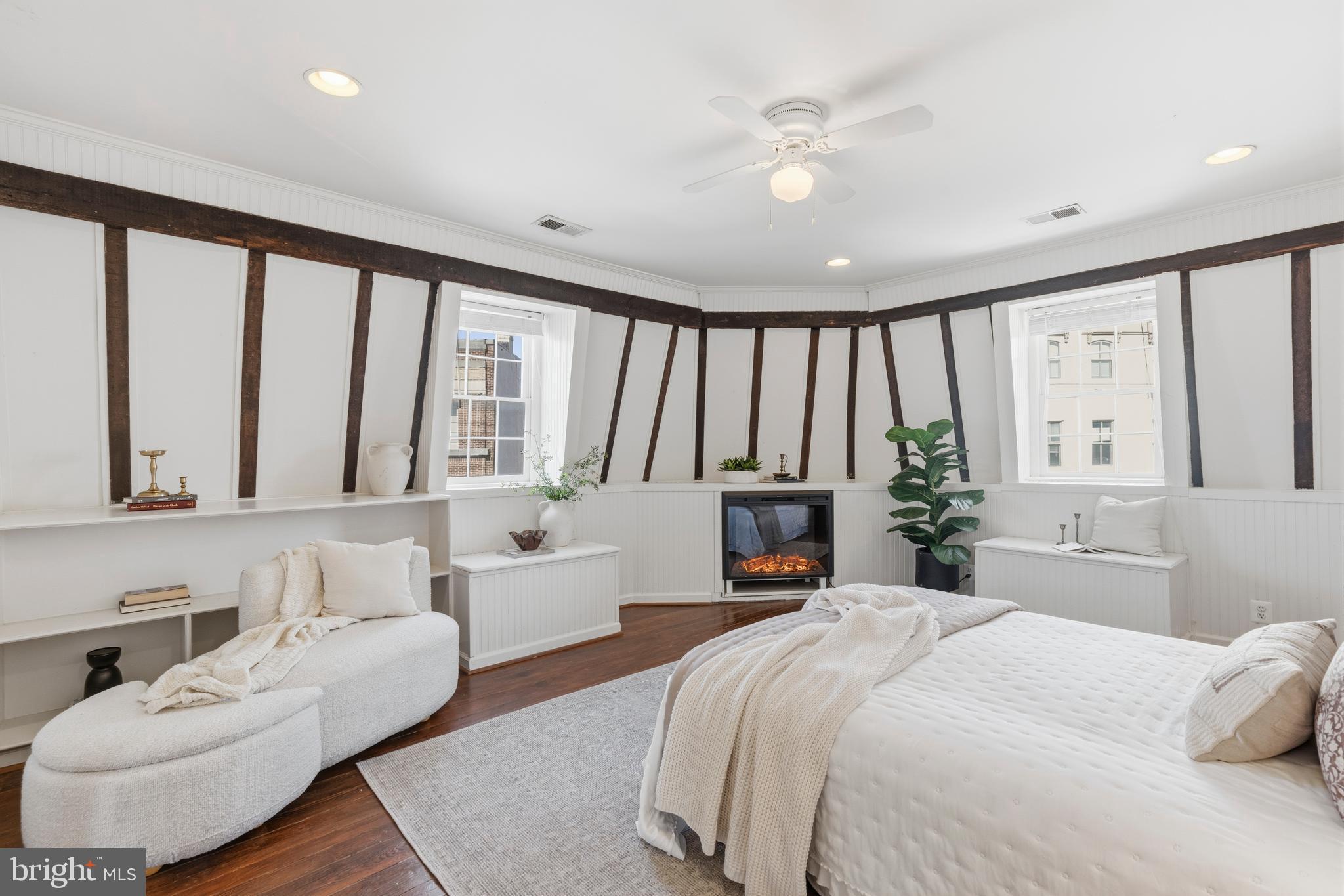 123 W READ STREET