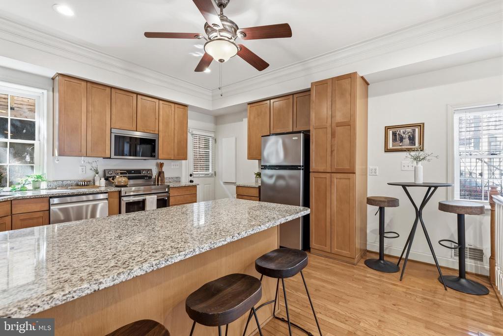123 W READ STREET