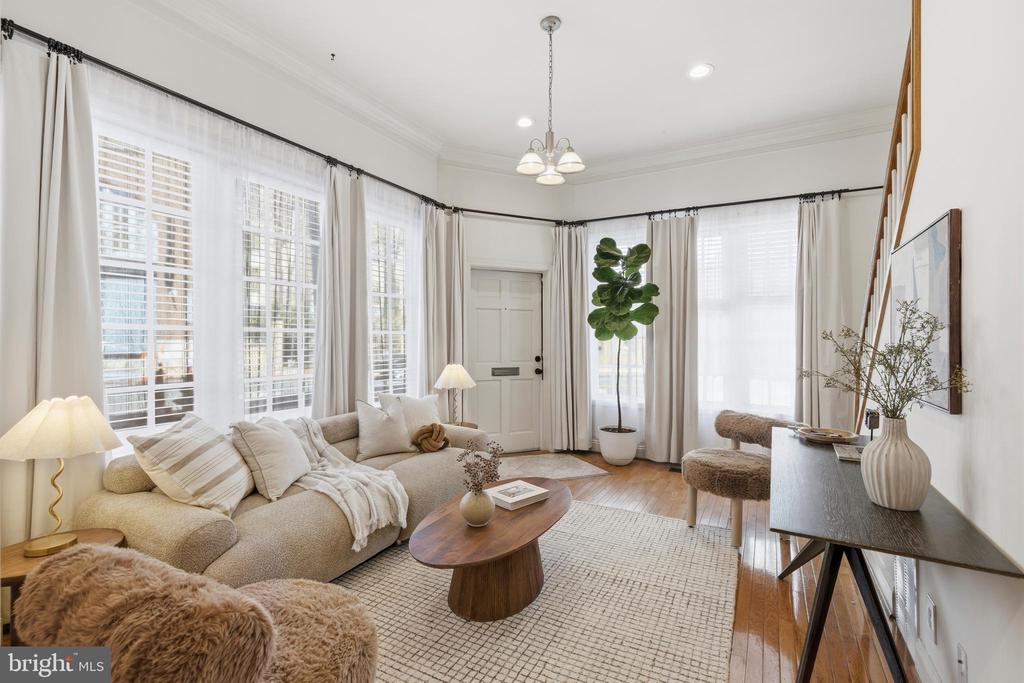 123 W READ STREET