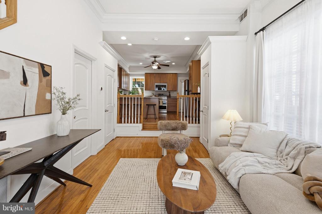 123 W READ STREET