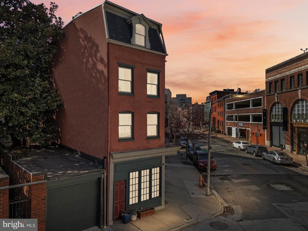 123 W READ STREET