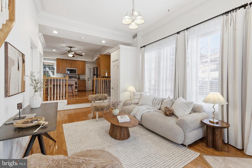 123 W READ STREET