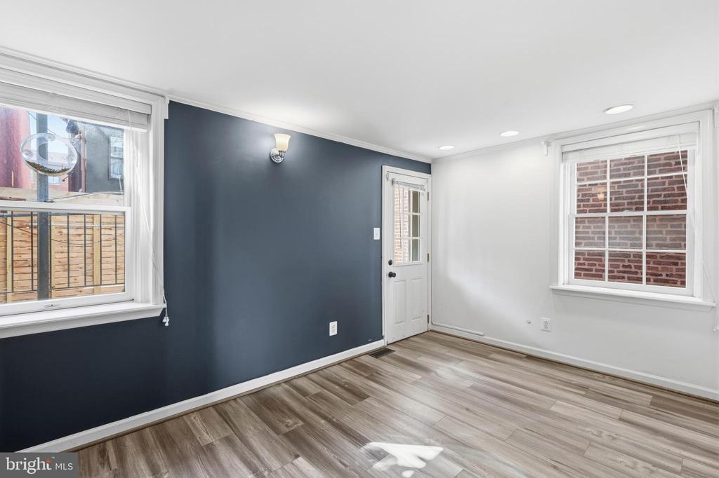 123 W READ STREET